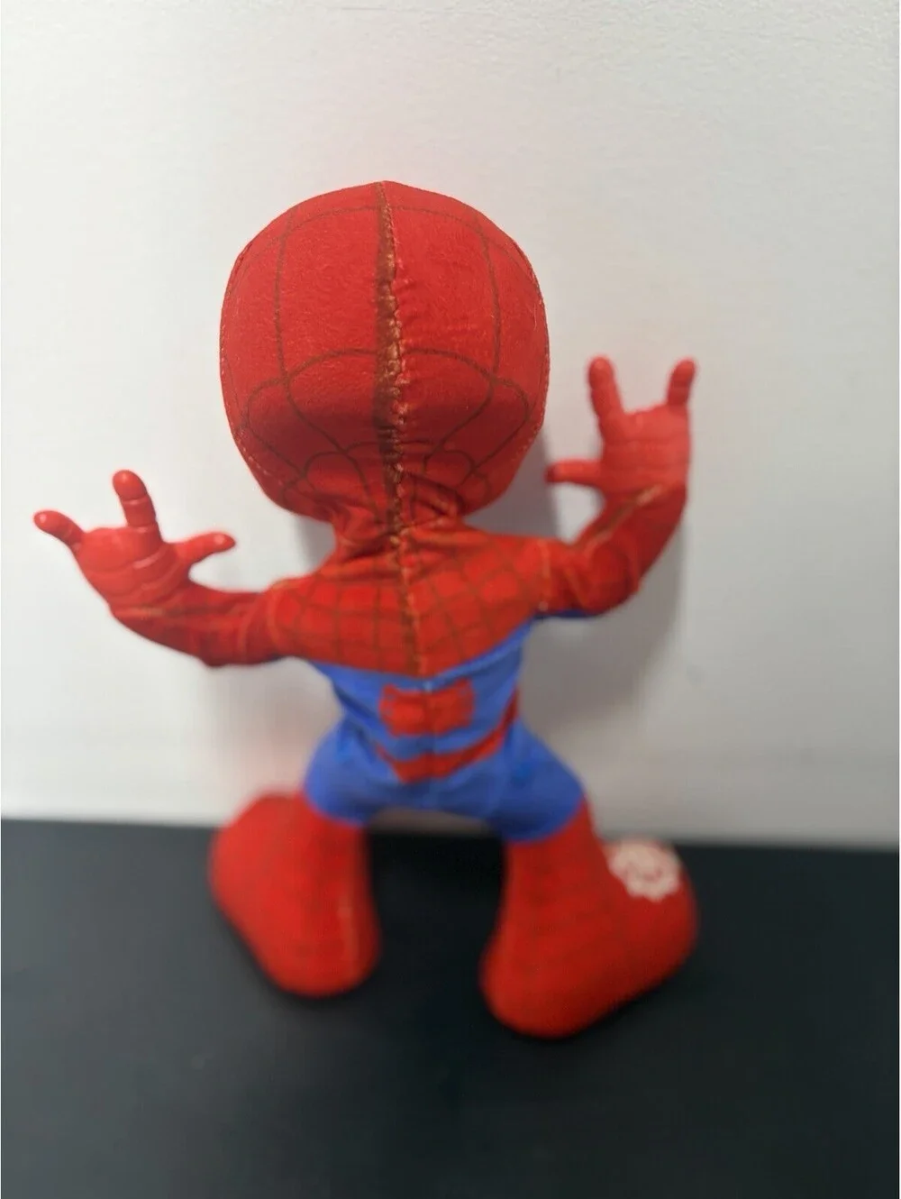 Marvel Spidey Dance 'N Crawl Interactive Spider-Man Toy (20 Phrases, 2 Songs)